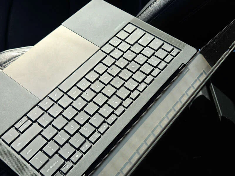 ASUS Googlebook 14 的键盘与大尺寸触控板