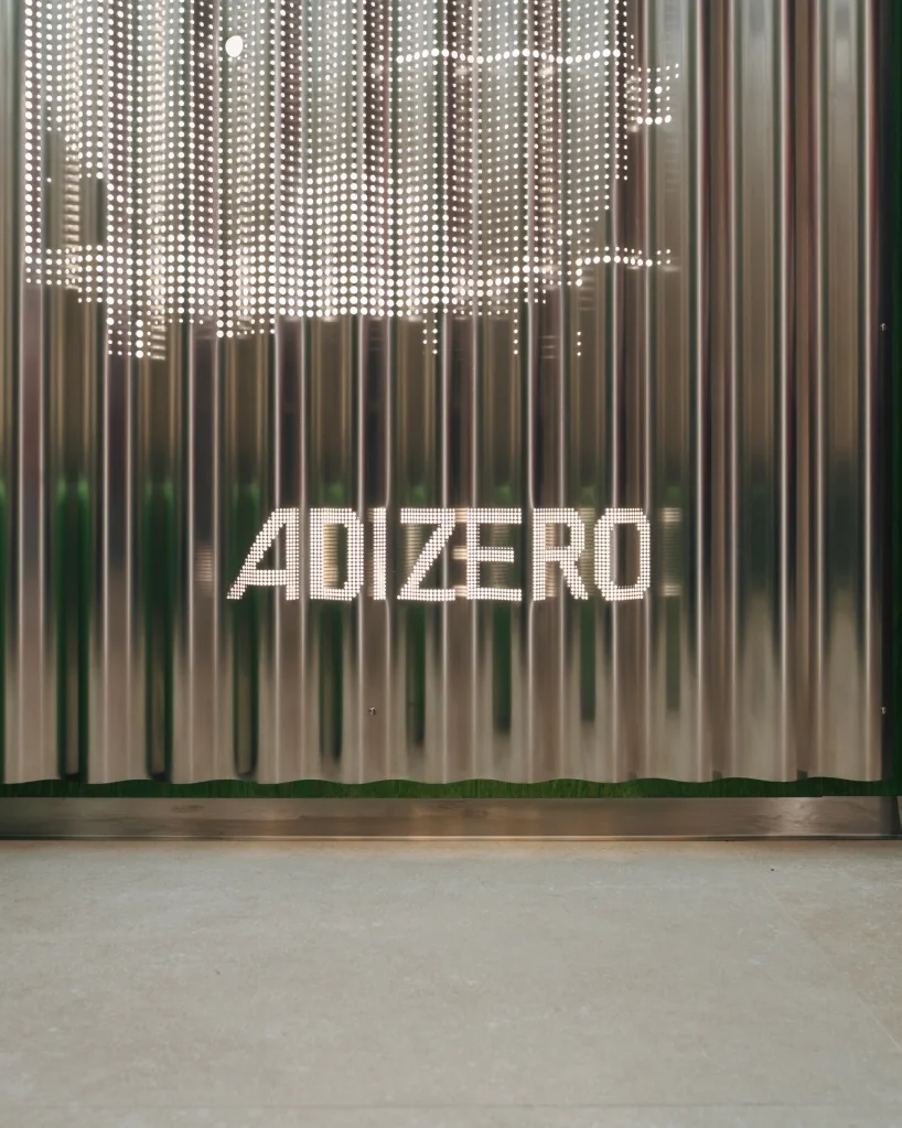 发光 Adizero 装置细节